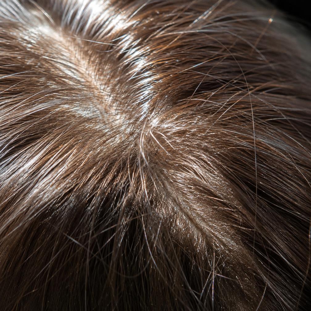 Détail cheveux brillants